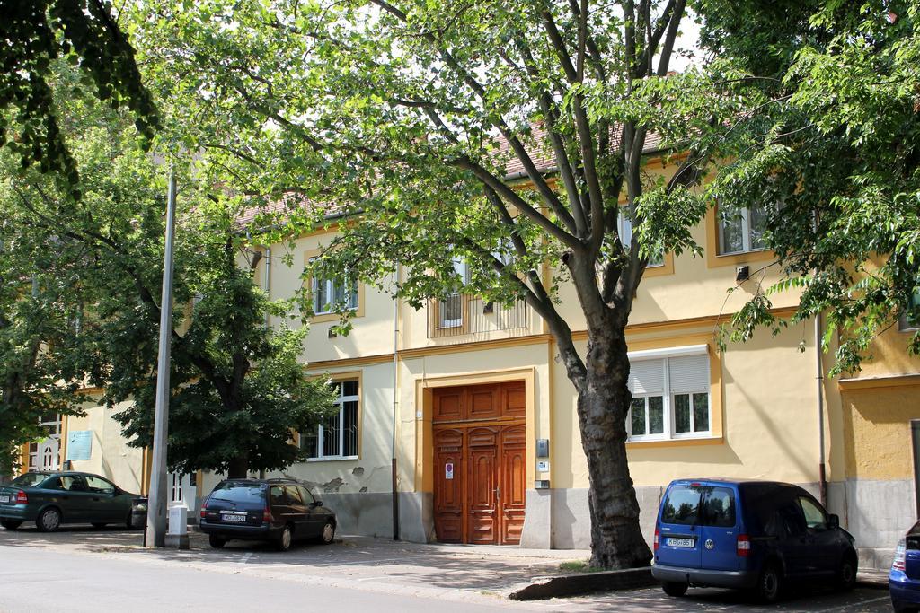 Veva Apartman - Eger Maganszallashely Экстерьер фото