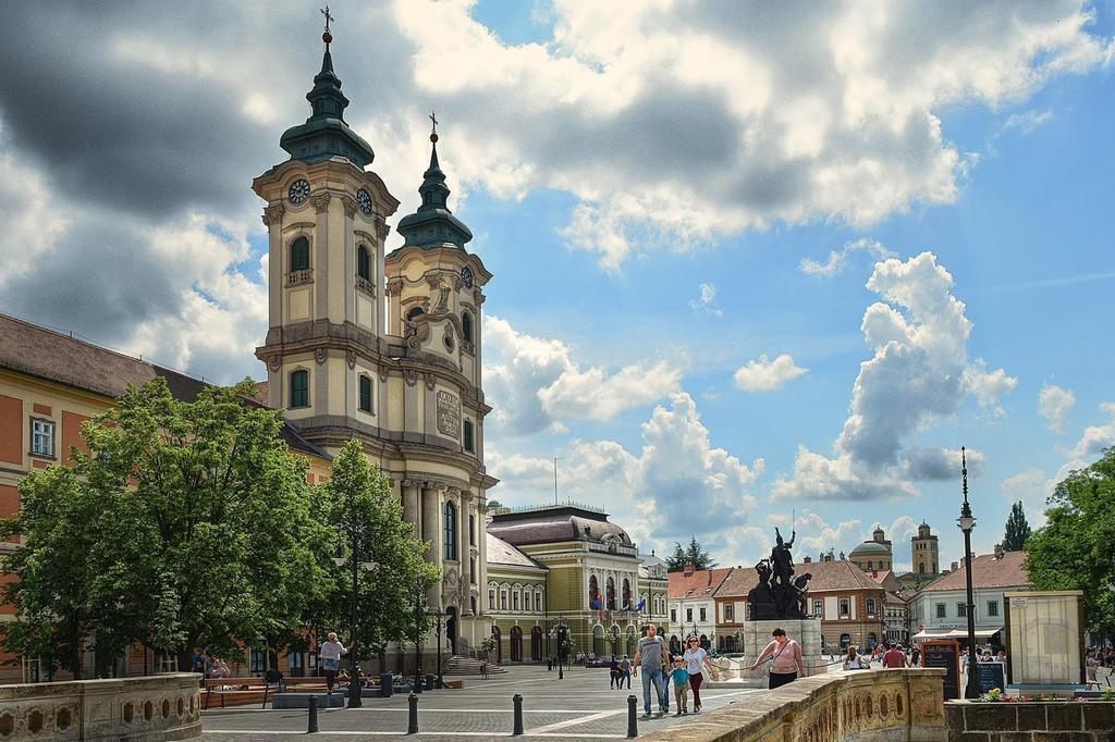 Veva Apartman - Eger Maganszallashely Экстерьер фото