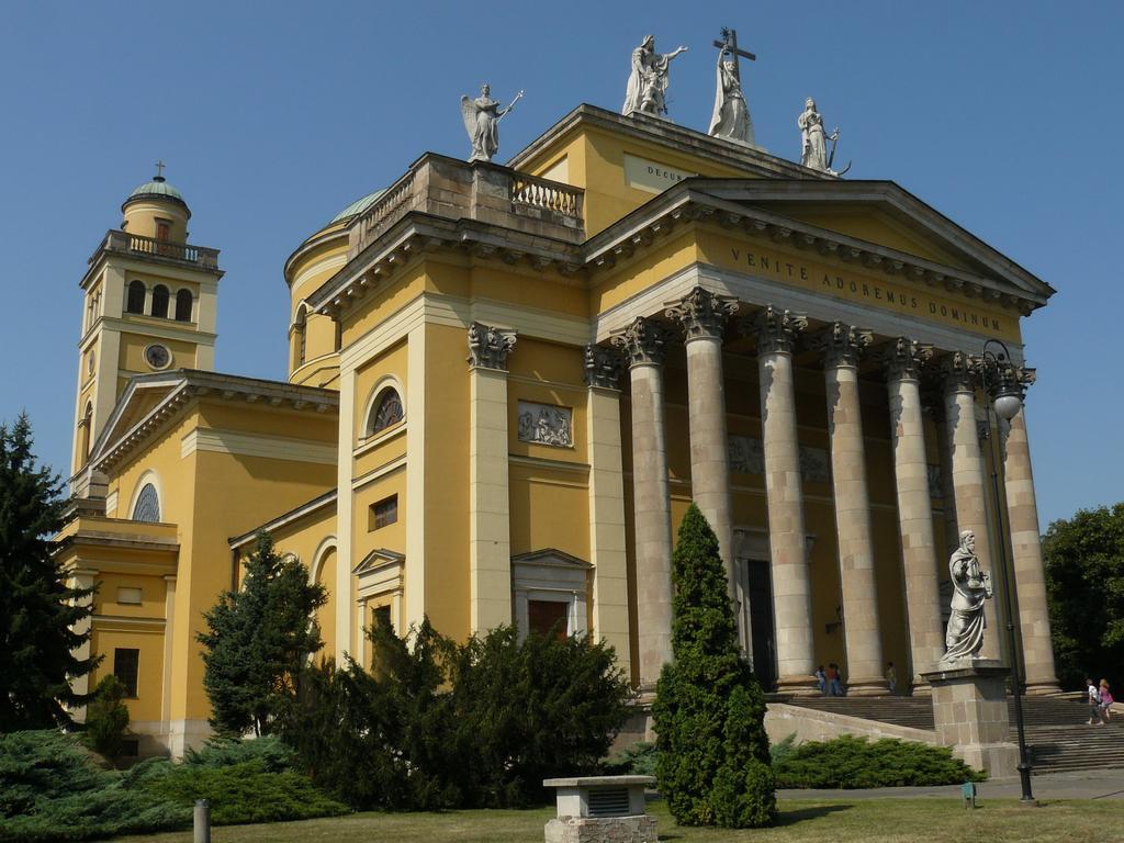Veva Apartman - Eger Maganszallashely Экстерьер фото